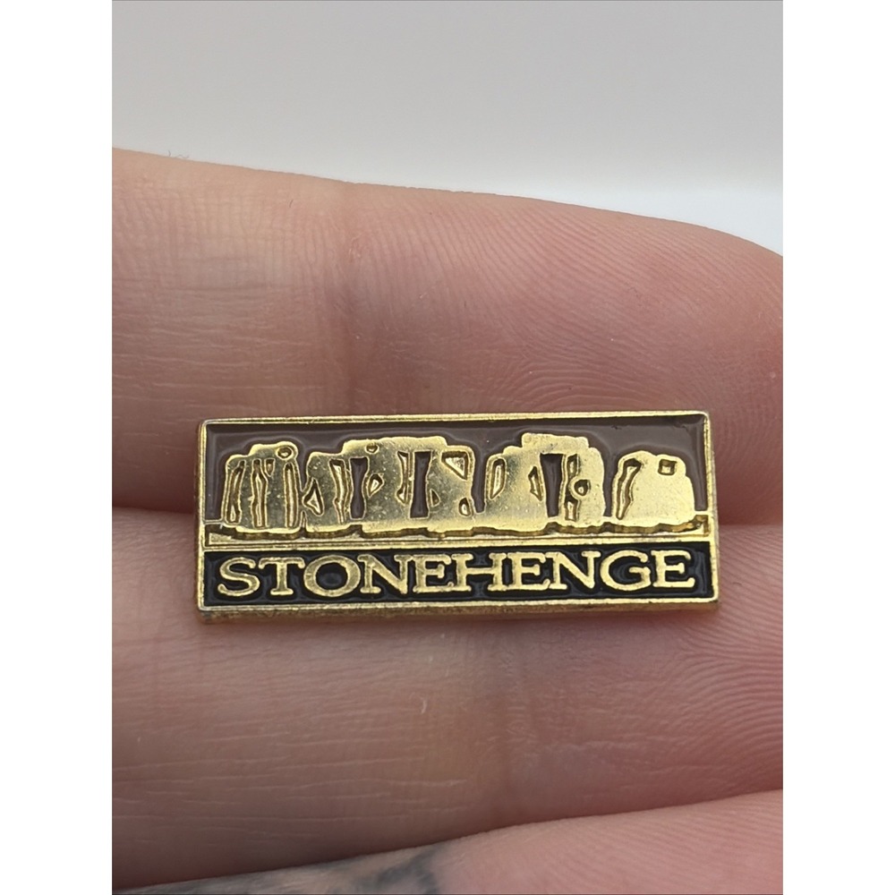 Stonehenge Salisbury United Kingdom Stone Circle Gold Tone Lapel Hat Pin
